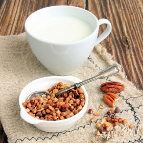 Muesli proteico cioccolato, noci pecan e caramello